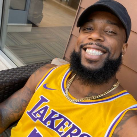 CashNasty posted a picture on his IG wearing a Lakers jersey.